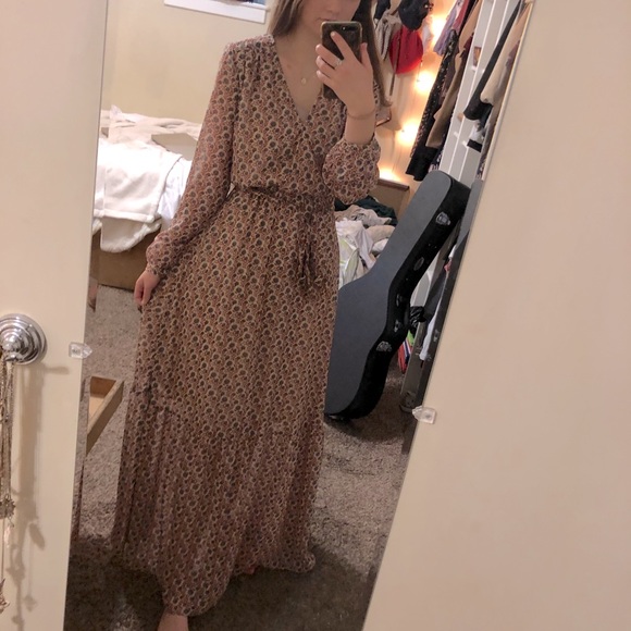 Aakaa Dresses & Skirts - Floral and Flowy Dress